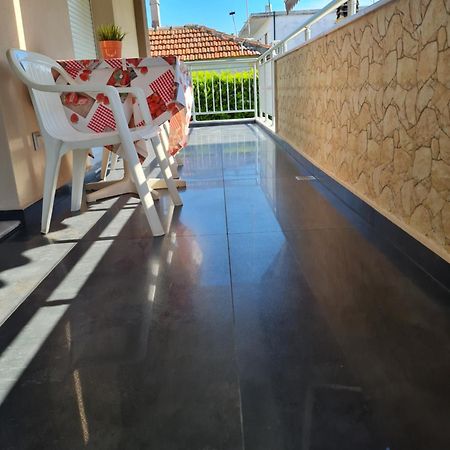 Dimitris Apartments Nea Plagia Exterior photo